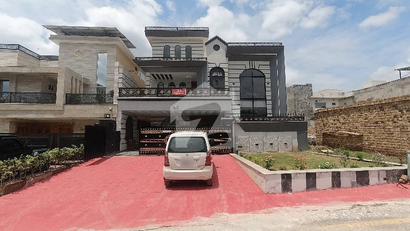 Main Double Road House For Sale